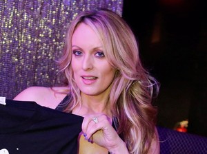 Bintang Porno Bekas Selingkuhan Trump Digugat Cerai Suaminya
