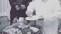 Selain sate, nasi kuning merupakan menu makanan wajib bagi Prabowo di dalam satu acara. Disajikan dengan lauk lengkap seperti irisan telur, ayam goreng, dan tahu tempe yang gurih. Foto: Istimewa