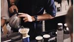 10 Pose Keren M. Aga, Barista Ganteng yang Bikin Gagal Fokus