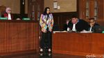 Baju Warna-warni Rita Widyasari di Sidang Lanjutan