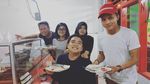 Ini Bukti Kalau Rizky Febian Suka Ngopi dan Makan Bareng Keluarga
