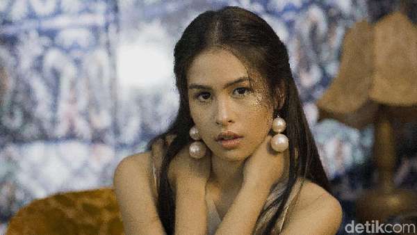 Kemilau! Maudy Ayunda Celeb of The Month Bulan Ini Kemilau! Maudy Ayunda Celeb of The Month Bulan Ini