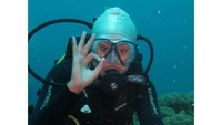 Anggota Direktorat Keuangan TNI AD (Ditkuad) ini memiliki hobi olahraga air. Selain renang, di akun Instagramnya, perempuan asal Jember ini juga mem-posting foto diving. (Foto: Instagram archiafebra)