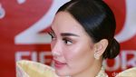 Zaskia Gotik Bengong Terus, Mikirin Mantan?