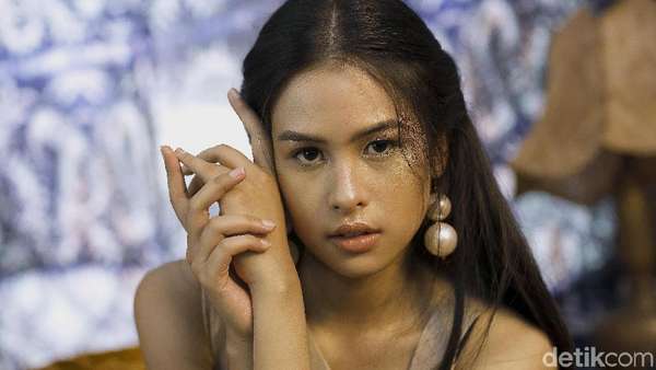 Kemilau! Maudy Ayunda Celeb of The Month Bulan Ini Kemilau! Maudy Ayunda Celeb of The Month Bulan Ini