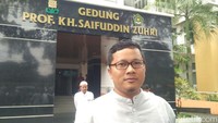 Jadi kedatangan kita pada hari ini cuma sharing, tidak ada istilah menekan apalagi demo. Kami hanya ingin meminta penjelasan dari pihak UIN atas kebijakannya (membina mahasiswi bercadar), kata Jubir Forum Ukuwah Ilmiyah DIY, Fadlun Amin. Foto: Usman Hadi/detikcom