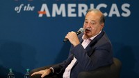 Berharta US$ 67,1 miliar (Rp 904,5 triliun), Carlos Slim, duduk di posisi 7. Joe Raedle/Getty Images.