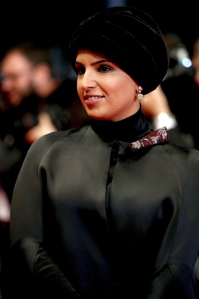 Bukan kali pertama, Fatma menghadiri acara perfilman dunia. Ia pernah menghadiri Cannes Film Festival tahun lalu. Saat itu, ia kembali mengenakan turban beludru berwarna hitam. Foto: Getty Images