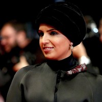 Bukan kali pertama, Fatma menghadiri acara perfilman dunia. Ia pernah menghadiri Cannes Film Festival tahun lalu. Saat itu, ia kembali mengenakan turban beludru berwarna hitam. Foto: Getty Images