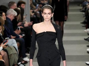 Foto: Model Zaman Now! Anak Cindy Crawford Dominasi Fashion Show Dunia