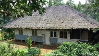Masyarakat Kampung Kuta meyakini bila ada salah seorang warga memaksa membangun rumah dari tembok maka akan mendapat musibah. Bukan hanya terhadap orangnya melainkan berdampak terhadap satu kampung. Percaya atau tidak, hal itu sudah dibuktikan dan dirasakan oleh warga Kuta.