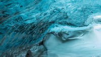 Lihat saja dinding es-nya, seperti dari kaca dengan bentuk gelombang. (Tripadvisor)