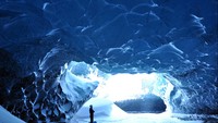 Vatnajokull merupakan gletser terbesar Eropa dengan luas lebih dari 8.100 km persegi. Sejak tahun 2008, Vatnajokull akhinya dijadikan Taman Nasional Vatnajokull. (Tripadvisor)