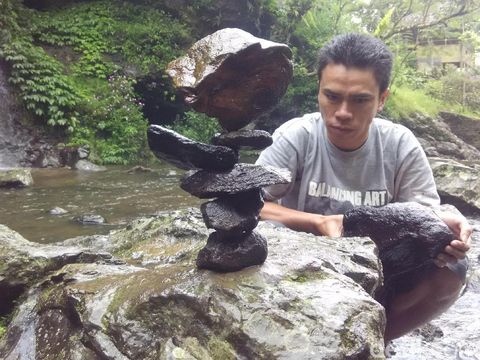 Bukan Hanya di Sukabumi, Bandung Ada Pria Mahir Susun Batu