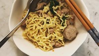 Makan malam pria asal Malaysia ini adalah mie ayam bakso yang dibuat sendiri oleh sang istri. Enak ya! Foto: Istimewa
