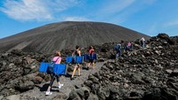 Nikaragua akan jauh lebih lembab saat April. Negeri ini punya pemandangan hijau dan pegunungan yang tak terlalu dingin, seperti di Cerro Negro Volcano (CNN Travel)