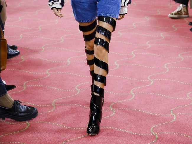 Koleksi Y/Production Fall-Winter 2018. (Foto: Dok. Vogue)