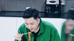 10 Foto Keseruan Rangga Mantan Personil SMASH Saat Nikmati Kopi dan Makan Enak