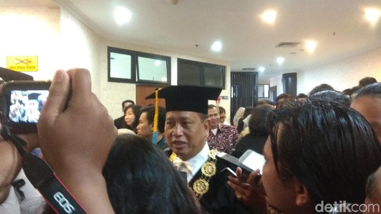 Menristekdikti Tegaskan Aturan Penggunaan Cadar Urusan Kampus Menristekdikti Tegaskan Aturan Penggunaan Cadar Urusan Kampus