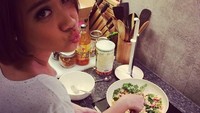 Quinoa vegetable fried rice! Made with Heart! Thanks love @bclsinclair, tulis Ashraf. Memang bener-bener istri idaman ya BCL. Foto: Istimewa