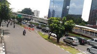 Sandi juga mengatakan akan melakukan pembahasan lebih lanjut dengan Dinas Kehutanan terkait pemindahan dan penebangan pohon di Sudirman-Thamrin. Selain itu, Sandi akan mengajak beberapa komunitas untuk memberi masukan soal penataan trotoar yang ramah pejalan kaki.