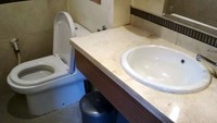 Ada juga toilet lengkap dengan westafel. Pool/PT KAI.