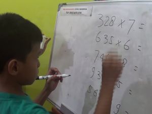 Perkenalkan, Ini Akhyar Manusia Kalkulator dari Makassar