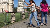 Ini adalah foto Maria saat berkunjung ke Menara Pisa di Italia. (mariaherrera_6/Instagram)