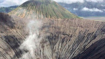 Eugene tak berhenti mengagumi Gunung Bromo. Foto: instagram.com/e_kaspersky