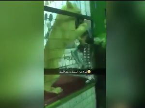 Momen Mencekam Singa Terjang Bocah di Arab Saudi