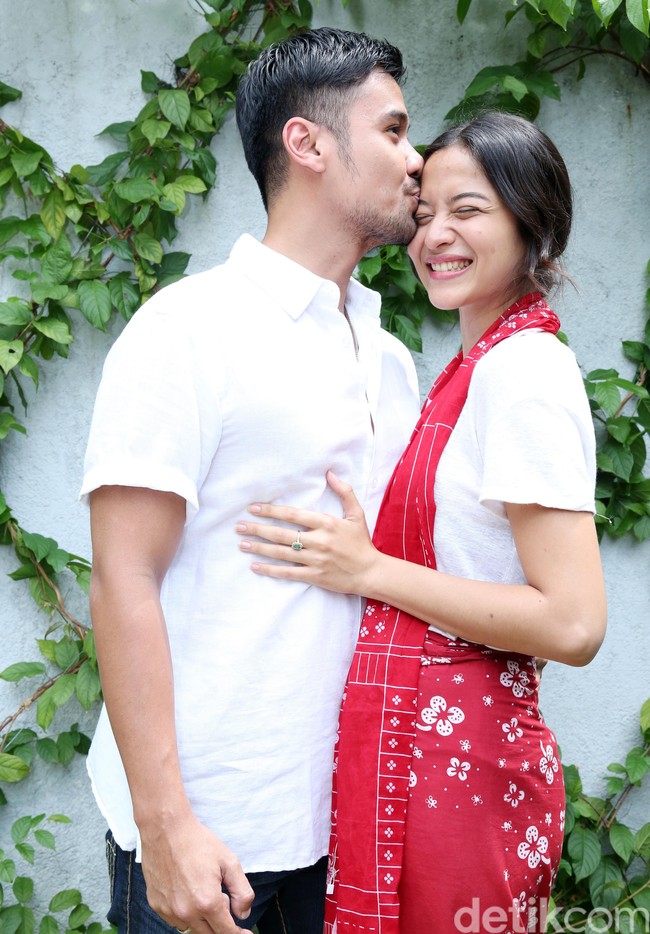 Senyum menawan Putri Mirano ini banyak membuat orang terpikat padanya, salah satunya Chicco Jerikho yang kini menjadi suaminya. Foto: Noel/detikHOT