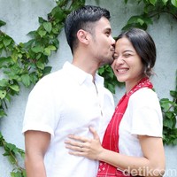 Senyum menawan Putri Mirano ini banyak membuat orang terpikat padanya, salah satunya Chicco Jerikho yang kini menjadi suaminya. Foto: Noel/detikHOT