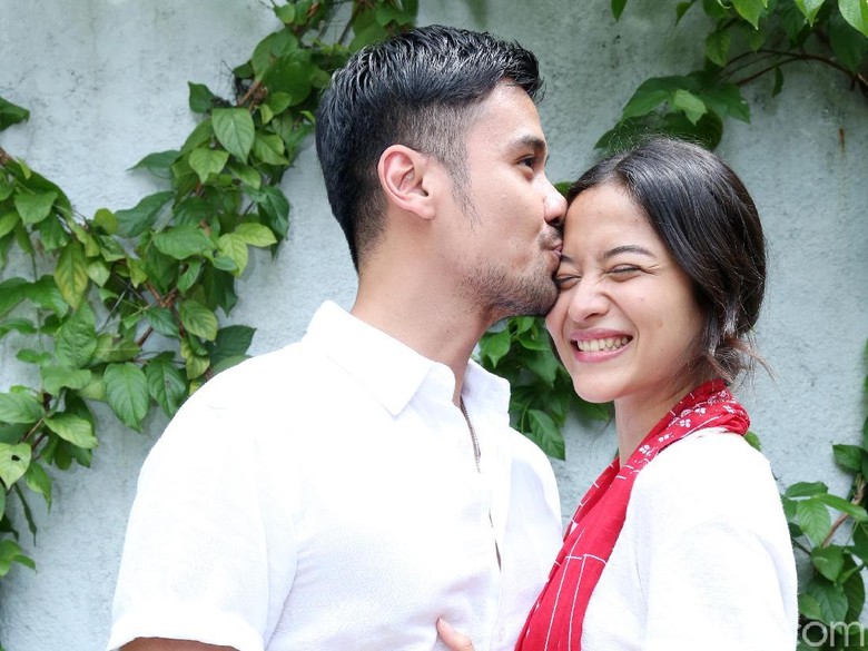 Ditanya soal Malam Pertama dengan Putri Marino, Chicco Jerikho: Mantap Bro! Ditanya soal Malam Pertama dengan Putri Marino, Chicco Jerikho: Mantap Bro!