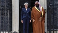 Awal Maret 2018, Mohammed bin Salman berkunjung ke London selama 3 hari. Ia bertemu dengan Perdana Menteri Inggris Theresa May (Foto: REUTERS/Simon Dawson)