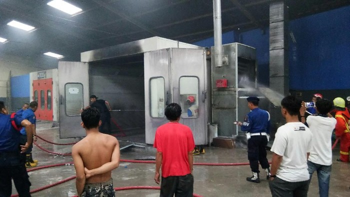 Oven Dico Bengkel Mobil di Makassar Terbakar