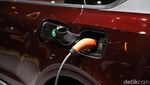 Mobil SUV Mewah Inggris Kena Setrum Juga