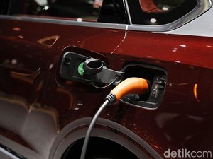 Jokowi: Indonesia Strategis dalam Pengembangan Baterai Mobil Listrik