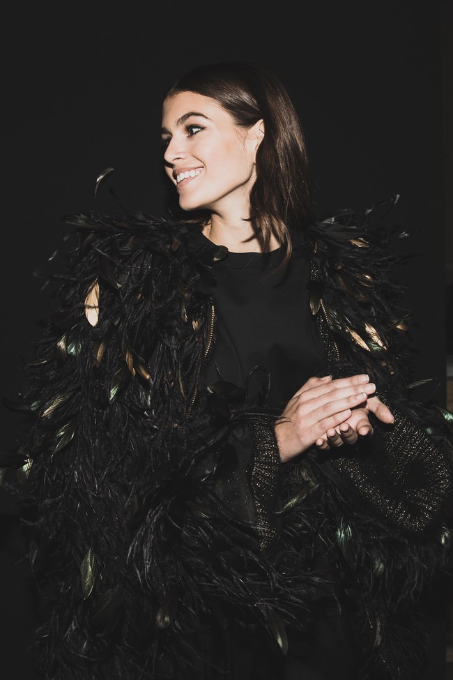 Tak ketinggalan, desainer Alberta Ferretti memercayakan Kaia Gerber untuk memeragakan karyanya. (Foto: Getty Images)