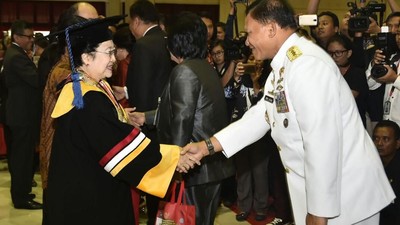 Megawati Terima Gelar Doktor Honoris Causa dari IPDN