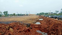 Tantangan pada pembangunan tol ini ialah struktur tanah yang berbeda-beda. Bahkan, Basuki menyebut ada tanah yang menyerupai rawa sehingga perlu penanganan khusus. Achmad Dwi Afriyadi/detikcom.