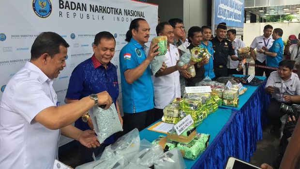Barang bukti narkotika itu disita dari 6 kasus yang berbeda dan sejumlah tersangka ditangkap.