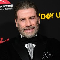 Kami sedang makan malam bersama keluarga untuk merayakan ulang tahun sepupu di restoran hotel dan John Travolta datang. Dia berhenti di meja kami dan bilang, Selamat ya untuk apapun yang sedang kalian rayakan. Lalu kami bilang ini perayaan ulang tahu, dan dia melambaikan tangan ke kami dan jalan lagi ke kursinya, cerita salah seorang pengunjung hotel. Foto: Emma McIntyre/Getty Images