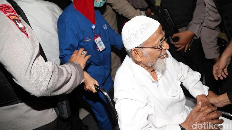 Saksi Bom Thamrin Sebut Baasyir Masuk ISIS karena Abdurrahman Saksi Bom Thamrin Sebut Baasyir Masuk ISIS karena Abdurrahman