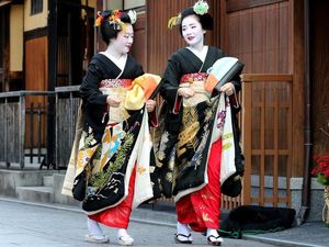 Kyoto Minta Turis Lebih Sopan