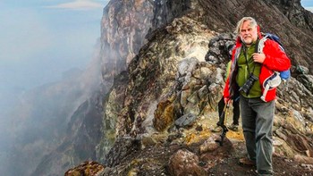 Ada tujuh gunung berapi yang berhasil ditaklukan Eugene, mulai dari Merapi, Arjuno, Welirang, Kembar, Bromo, Ijen, Kelimutu. Padahal umurnya sudah di angka 52. Foto: instagram.com/e_kaspersky