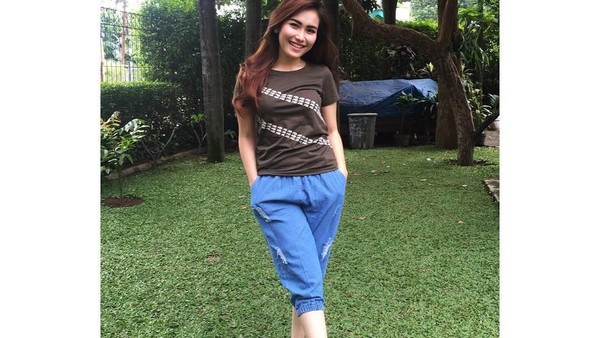 Ayu Ting Ting Hingga Isyana, Intip Gaya Santai Selebriti Pakai Sandal Jepit