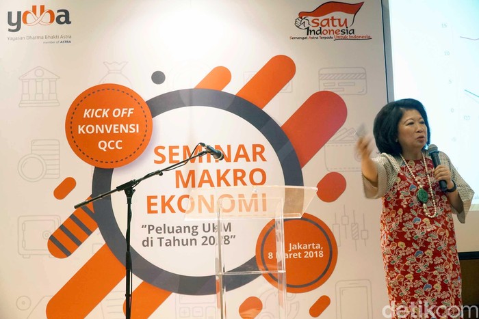 Suasana Seminar Makro Ekonomi untuk UKM yang diselenggarakan Yayasan Dharma Bhakti Astra (YDBA) dengan pembicara, yaitu Menteri Pariwisata dan Ekonomi Kreatif Periode 2011 - 2014 sekaligus Penasehat YDBA Mari Elka Pangestudi dan Finance and Funding Director Bank Tabungan Pensiunan Nasional (BTPN) Arief Harris Tanjung di Gedung PT Astra International Tbk, Jakarta, Kamis (8/3). Hingga Desember 2017, YDBA telah memberikan pembinaan kepada 10.374 UKM.