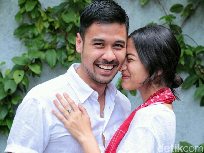 Foto: Chicco Jerikho dan Putri Marino (Ismail/detikHOT) Foto: Chicco Jerikho dan Putri Marino (Ismail/detikHOT)