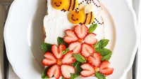 Nayoko biasanya menggunakan selai, whipped cream, irisan buah, selai kacang hingga cokelat leleh untuk menghias roti panggangnya. Foto: Instagram @Nayoko054