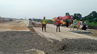Tol Pemalang-Batang memiliki total panjang 39,20 km. Tol ini memiliki 2 seksi. Kondisinya sebagian sudah berbeton dan sebagian masih berupa tanah. Achmad Dwi Afriyadi/detikcom.